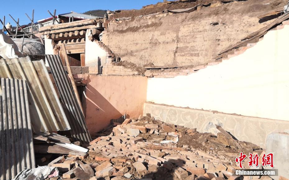 甘肃甘南夏河发生5.7级地震 部分房屋墙体开裂墙皮剥落